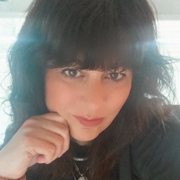 Meet your Posher, Patty - Picture 2 of 5